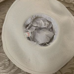 Brand new HONEYMOONIN’ Beach Hat